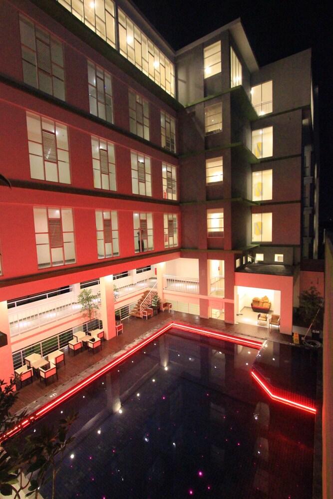 Hotel Fortunagrande Seturan Yogyakarta Maguwo المظهر الخارجي الصورة